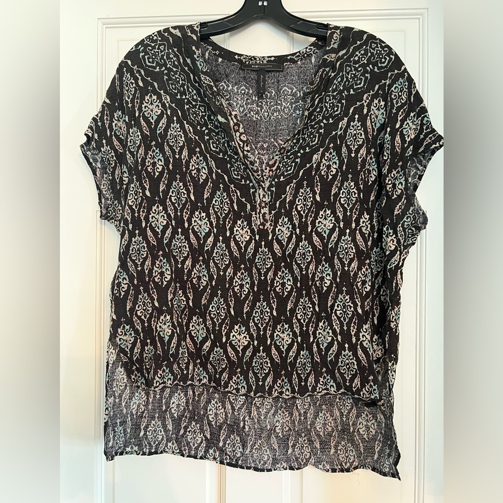 BCBG v neck tee, longer in back than front. Dark gray, light blue and pink.